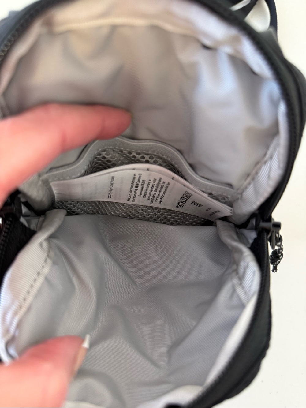 Fjallraven High Coast Pocket Black Mini Crossbody Travel Bag - Picture 8 of 11